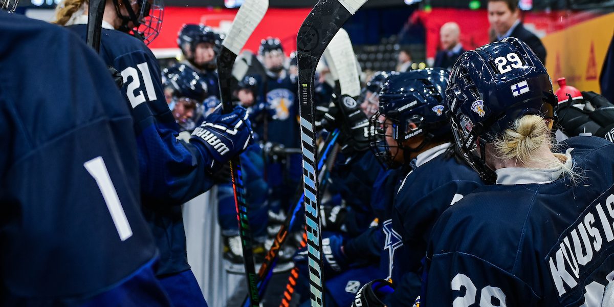 Tyttöleijonat eli Suomen U18-tyttöjen maajoukkue jääkiekon U18 MM-kisoissa 2024